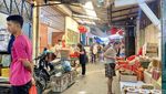 Kemeriahan Pasar Glodok Jelang Imlek, Kue Keranjang dan Jeruk jadi Buruan