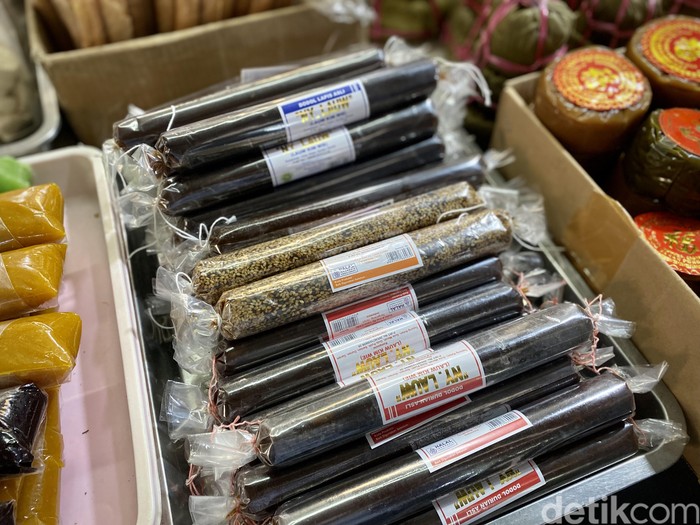 Kue keranjang di Pasar Glodok