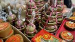 Kemeriahan Pasar Glodok Jelang Imlek, Kue Keranjang dan Jeruk jadi Buruan