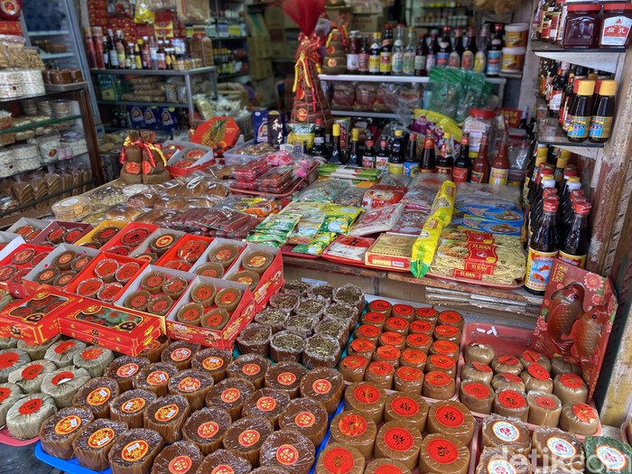 Kue keranjang di Pasar Glodok
