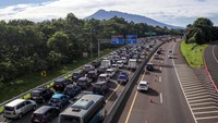 Polres Bogor memberlakukan sistem satu arah situasional dan pemberlakuan ganjil genap nomor kendaraan untuk mengantisipasi tingginya volume kendaraan wisatawan.