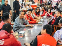 Momen Jokowi Nongkrong Bareng Kader PSI di Medan