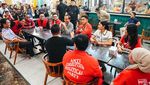Momen Jokowi Nongkrong Bareng Kader PSI di Medan