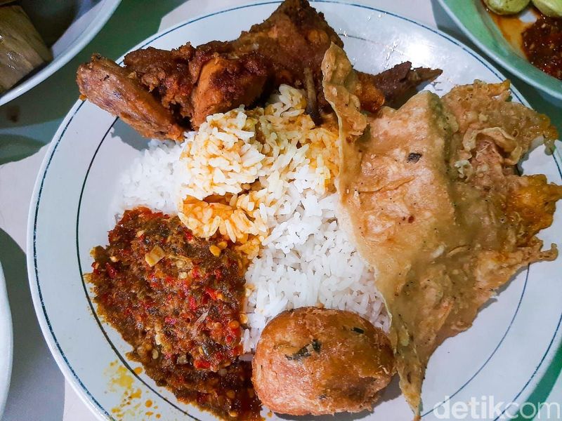 sangat bagus!  5 Tempat Makan Sunda di Bogor yang Cocok untuk Makan Bersama