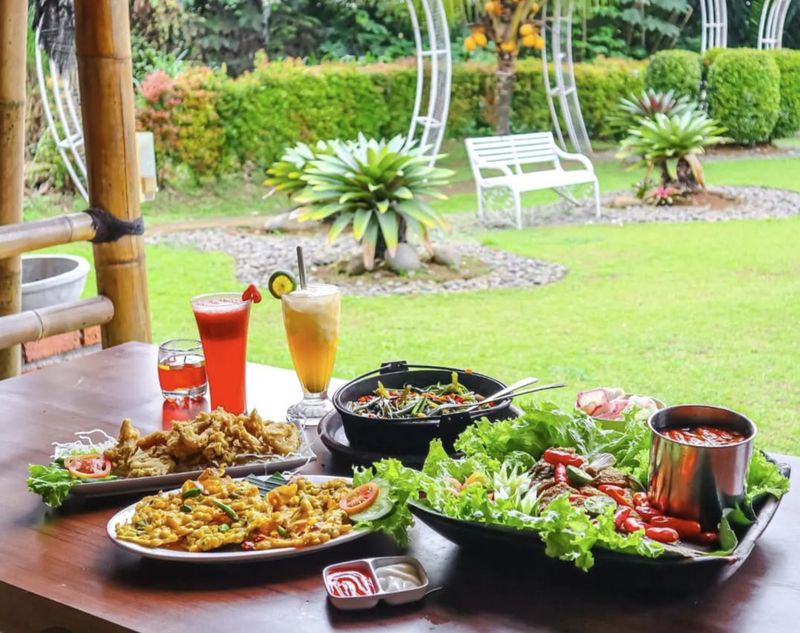 Ngeunah Pisan! 5 Tempat Makan Sunda di Bogor yang Cocok Buat Makan Bareng
