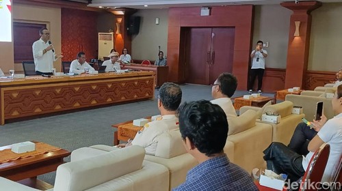 Pertemuan Pemkot Denpasar dengan wajib pajak hiburan di Graha Sewaka Dharma, Denpasar, Rabu (24/1/2024).