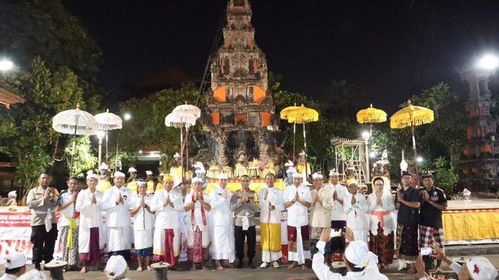 Parisada Hindu Dharma Indonesia menggelar doa bersama demi Pemilu 2024 yang damai.
