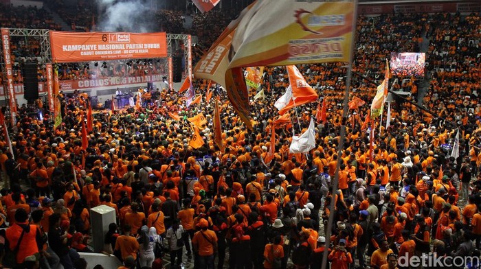 Partai Buruh Gelar Kampanye Nasional di Istora Senayan Massa simpatisan memadati kampanye nasional Partai Buruh di Istora Senayan, Jakarta, Kamis (8/2/2024).