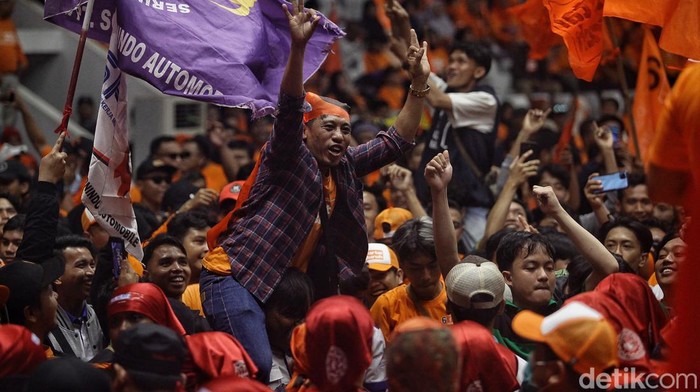 Partai Buruh Gelar Kampanye Nasional di Istora Senayan Massa simpatisan memadati kampanye nasional Partai Buruh di Istora Senayan, Jakarta, Kamis (8/2/2024).