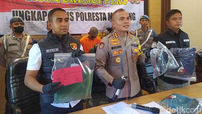 Tersangka PA, salah satu pelaku penganiayaan terhadap korban meninggal DP (15) kejadian di Payaman, Secang, Kabupaten Magelang, saat dihadirkan pada Kamis (8/2/2024).