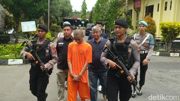 Tersangka PA, salah satu pelaku penganiayaan terhadap korban meninggal DP (15) kejadian di Payaman, Secang, Kabupaten Magelang, saat dihadirkan pada Kamis (8/2/2024).