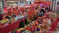 Salah satu tenan dilantai 4 Pasar Atom Surabaya yang ramai dikunjungi warga.