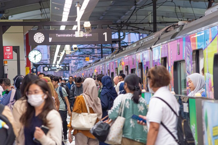 Penumpang MRT Jakarta