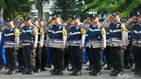 Polda Metro Jaya menggelar apel personel dan peralatan persiapan pengamanan Pemilu 2024, di Lapangan Presisi Polda Metro Jaya, Jakarta, Kamis (8/2/2024). 