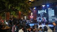 Terlepas dari persepsi orang ihwal keterkaitan dirinya dengan PSI, mantan Gubernur DKI Jakarta itu juga menyinggung soal kepemilikan saham PSI.
