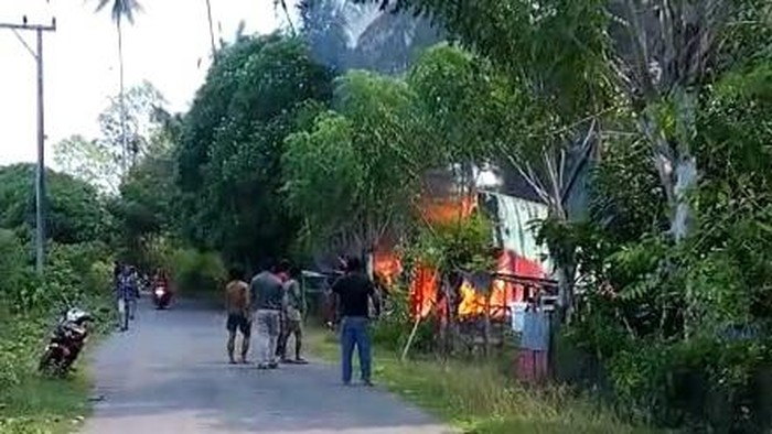 Pria bakar rumah orang tuanya di Mamuju ditangkap. Dokumen Istimewa