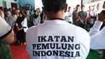 Samawi Bagi-bagi APD untuk Pemulung