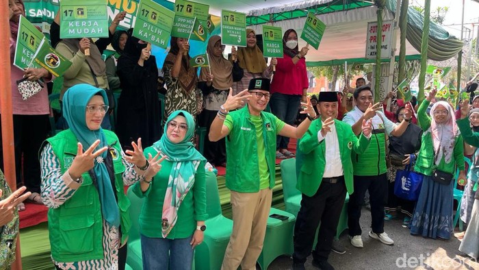 Sandiaga di acara sembako murah DPC PPP Kota Mojokerto.