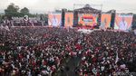 Ganjar-Mahfud Sapa Pendukung saat Kampanye Akbar di Banyuwangi