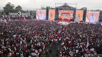 Puluhan ribu pendukung dan simpatisan capres nomor urut 3 menghadiri kampanye akbar ini. 