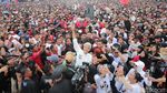 Ganjar-Mahfud Sapa Pendukung saat Kampanye Akbar di Banyuwangi