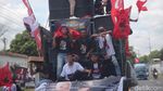 Simpatisan Ganjar Mahfud Konvoi Menuju Lokasi Kampanye di Banyuwangi
