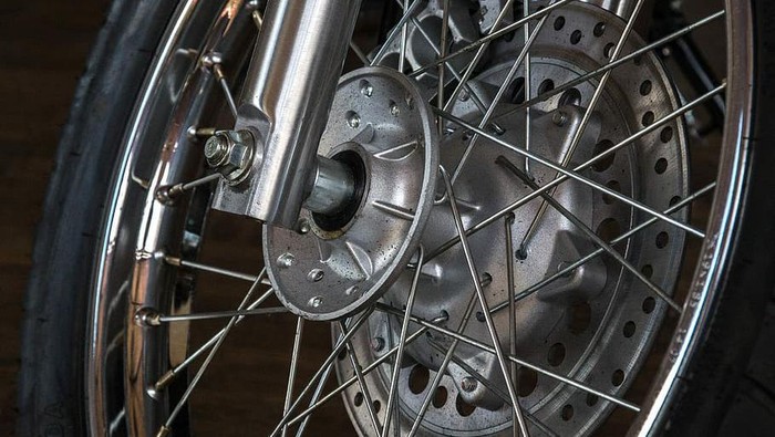 Spoke wheel (pelek jari-jari).