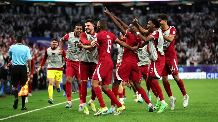 DOHA, QATAR - FEBRUARY 07: Almoez Ali of Qatar celebrates scoring their third goal with team mates during the AFC Asian Cup Semi Final match between Iran and Qatar at Al Thumama Stadium on February 07, 2024 in Doha, Qatar. (Photo by Robert Cianflone/Getty Images)