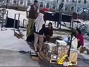 Viral! Ketua KPU Batam Tendang-Banting Meja di Gudang Logistik