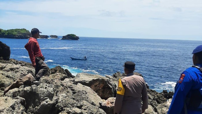 Warga Blitar hilang saat memancing di Pantai Peh Pulo Blitar