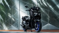 Perlu diketahui Yamaha saat ini menjual XMAX Connected dengan harga Rp 66 juta on the road DKI Jakarta. Tak hanya itu, ada juga varian XMAX TechMax yang dibanderol Rp 71,3 juta. Foto: dok. Yamaha Indonesia Motor Manufacturing