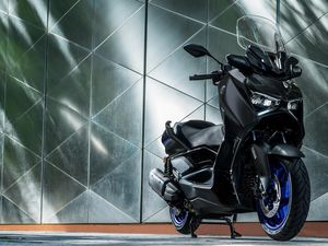 Sangar tapi Manis! Yamaha XMAX Punya Baju Baru