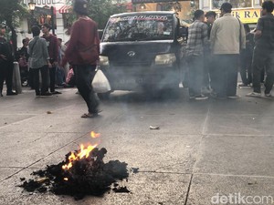 Jelang Magrib Mahasiswa Bubarkan Diri, Ancam Datang dengan Massa Lebih Besar
