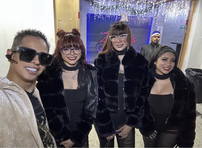 Alex Marin mengaku menganut hubungan poliamori. Satu pasangan saja dalam hidupnya tidak membuatnya puas.Foto: Dok. Instagram