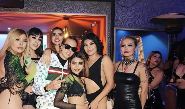 Setelah viral dengan mengungkap punya tiga istri, kini Alex mengaku menambah istrinya menjadi tujuh. Foto: Dok. Instagram