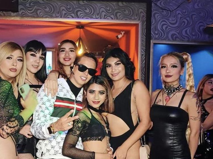 Foto: Kehidupan Kontroversial Bintang Dewasa Bersama 7 Istri, 1 Hari 1 Istri