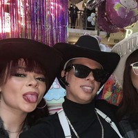 Satu hari untuk satu istri. Dengan berganti-ganti istri setiap harinya membuat pria asal Meksiko itu lebih menikmati hidupnya. Meski punya tujuh istri, namun tidak terungkap identitas empat istri lainnya. Foto: Dok. Instagram