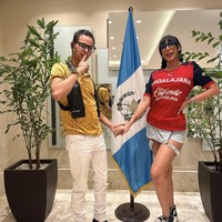 Inilah potretnya bersama Mia. Wanita bertubuh tinggi itu kerap muncul di video dewasa Alex. Foto: Dok. Instagram