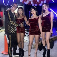 Alex mengungkapkan bahwa punya banyak istri tidak selalu menyenangkan karena ada saja drama wanita-wanita tersebut. Seperti salah satu istrinya yang bernama Giselle yang paling cemburuan di antara istri lainnya. Foto: Dok. Instagram