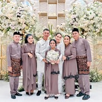 Ayu Ting Ting dan Muhammad Fardhana berkenalan awal Januari 2024. Perkenalan mereka sangat singkat, bermula dari obrolan dan perjodohan kedua orangtua.  Foto: Instagram@_mom_ayting92_