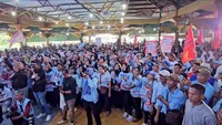 Para sahabat dan relawan pun berteriak menjawab Setuju dengan Pak Jokowi yang memberikan BLT. Ara juga mneyebut kalau Jokowi pro rakyat. Tepuk tangan dan teriakan massa menyebut nama Jokowi dan bang Ara pun menggema sepanjang orasi tersebut.
