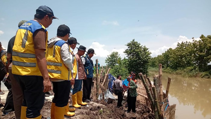 BBWS Bengawan Solo akan membangun tanggul di Lamongan yang jebol diterjang banjir