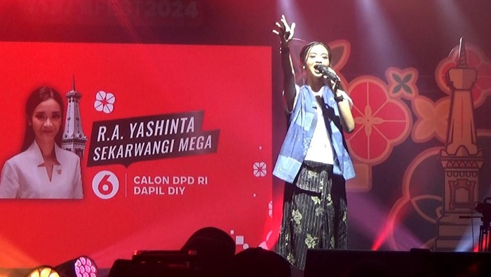 Caleg Perempuan Termuda DPD RI, RA Yashinta Sekarwangi Mega menggelar acara Festival Seni Musik di Yogyakarta. Ia pun berkomitmen melawan KDRT, Kekerasan Seksual-Klitih.