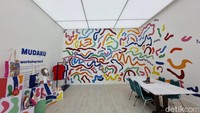 Tempat itu adalah Galeri Seni Kontemporer atau Contemporary Art Gallery. Galeri seni ini baru saja launching pada 28 Oktober 2023 dan belum banyak diketahui oleh pelancong.