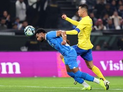Menariknya, kedua tim tersebut juga lagi saingan di papan atas. Al Hilal memimpin dengan 56 poin dari 20 laga, dibuntuti Al Nassr dengan 49 poin (Reuters)