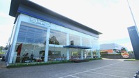 Aktivitas sales, service, dan spareparts (3S) dengan standar kenyamanan premium di BYD Arista BSD Tangerang, BYD AristaTebet, BYD Arista Sunter, BYD Arista Kalimalang, BYD Arista Depok, BYD Arista Soekarno Hatta Bandung, BYD Arista Amir Hamzah Medan dan BYD Arista Semarang. Foto: BYD