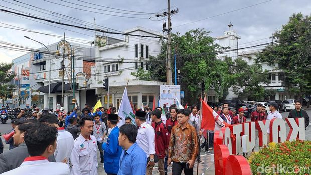 Demo Cipayung Plus di Kayutangan Kota Malang.