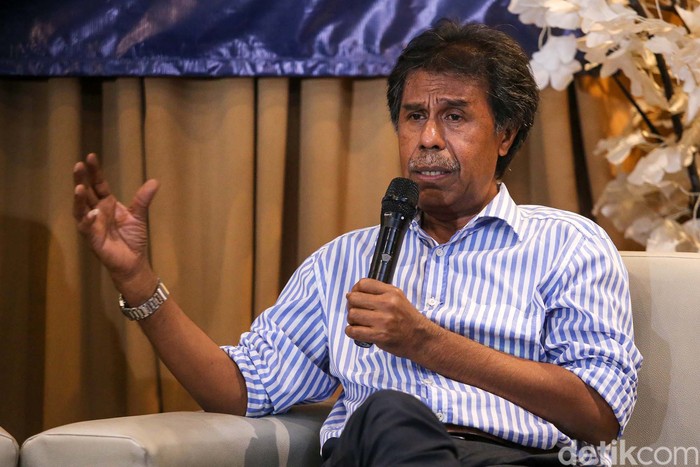(kiri ke kanan) Fahri Bachmid, Abdul Chair Ramadhan, Margarito Kamis dan Andi Asrun saat menjadi pembicara dalam diskusi publik di Kawasan Cikini, Jakarta, Jumat (9/2/2024). Diskusi publik yang diselenggarakan oleh Persatuan Doktor Hukum Indonesia (PDHI) ini bertemakan Fenomena Infiltrasi Politisi di Kampus.