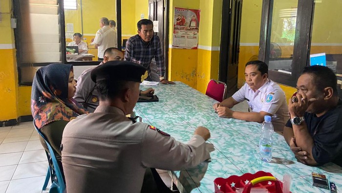 DS, ibu di Ponorogo yang dituduh curi perhiasan saat diperiksa polisi