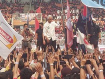 Ganjar Bareng Istri dan Anaknya Kampanye Terbuka di Stadion Pakansari Bogor